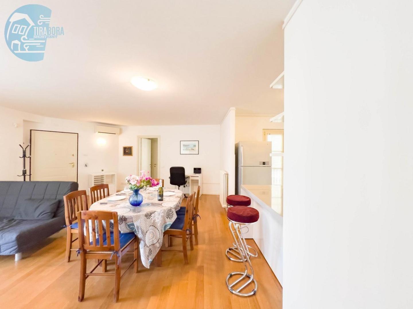 Cattedrale 5 Tirabora Short Rent Leilighet Trieste Eksteriør bilde